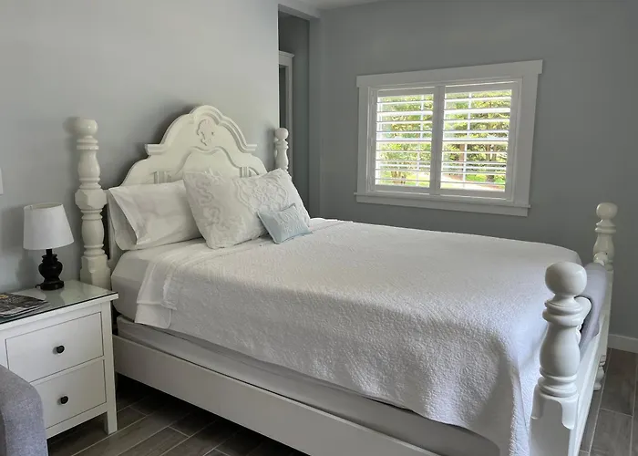 Lake House Suite